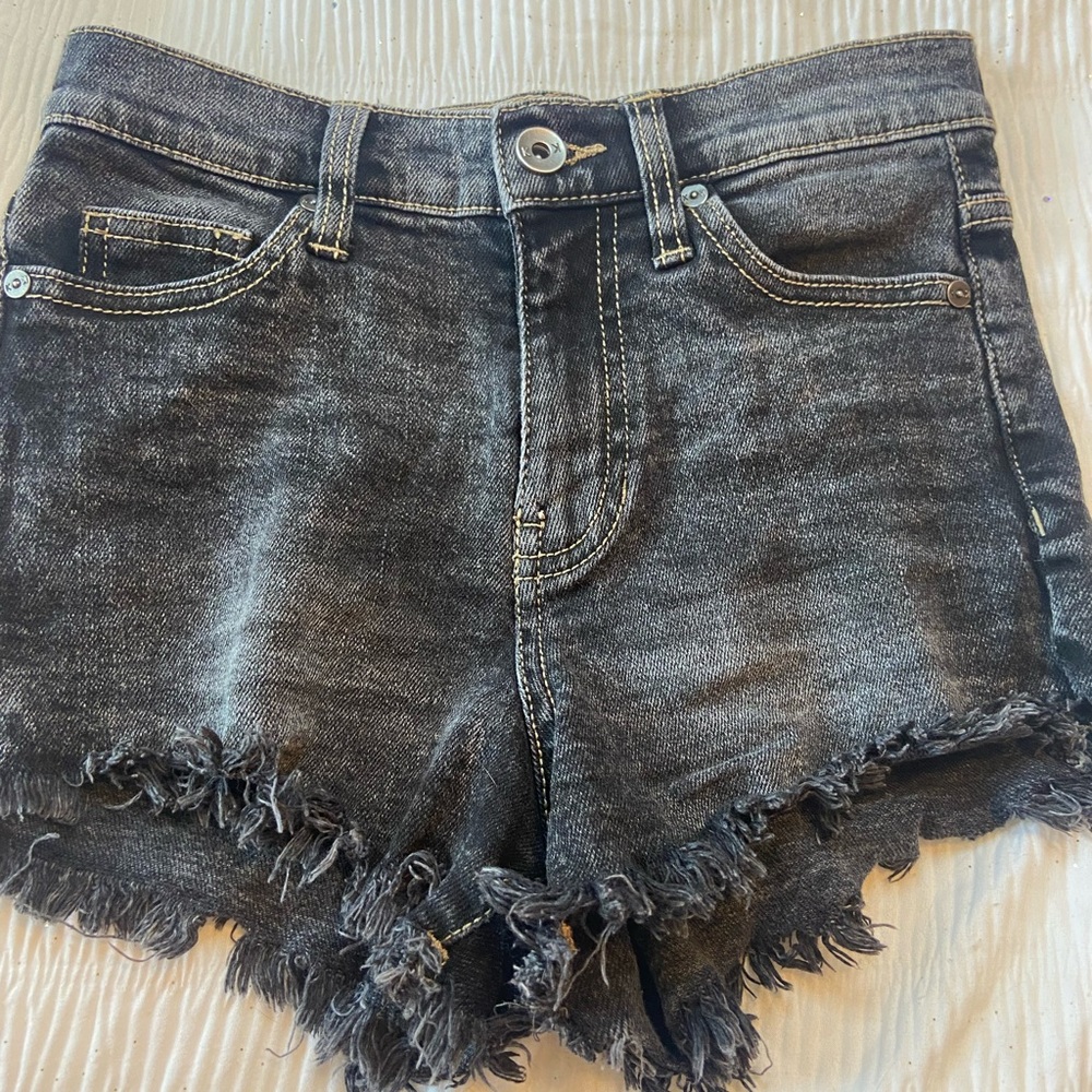 Kendal & Kylie, black Jean shorts. Size 24